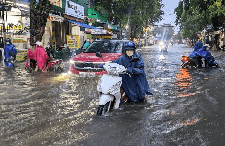 Mưa lớn gây ngập lụt nặng tại Quảng Ngãi