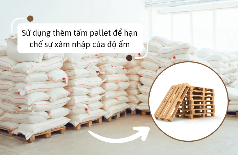 Nên kê bao đường trên tấm pallet để ngăn chặn sự xâm nhập của độ ẩm